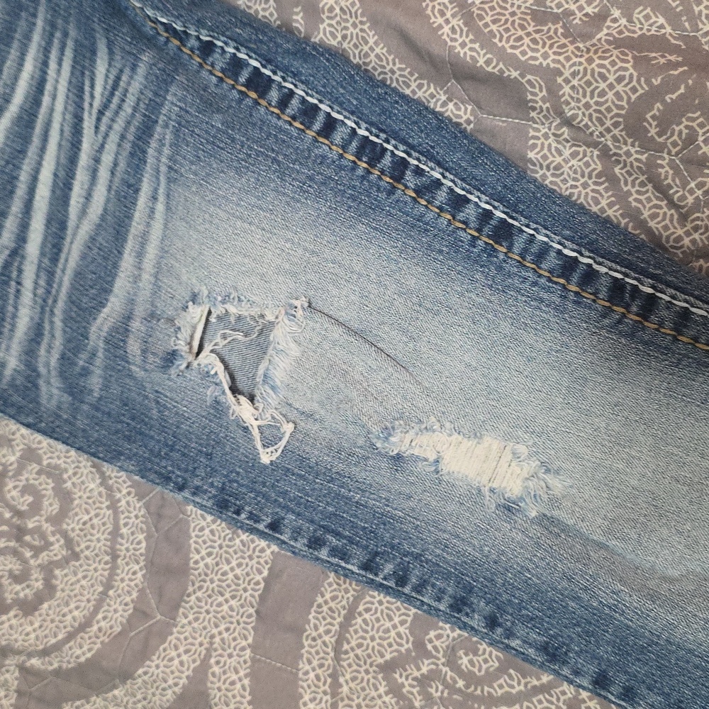 Classic Blue Distressed Women Jeans - Picture 3 of 8